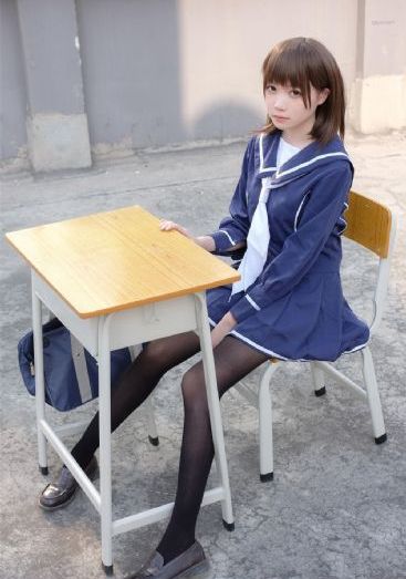 19岁女大学生撞脸孙颖莎被求合影